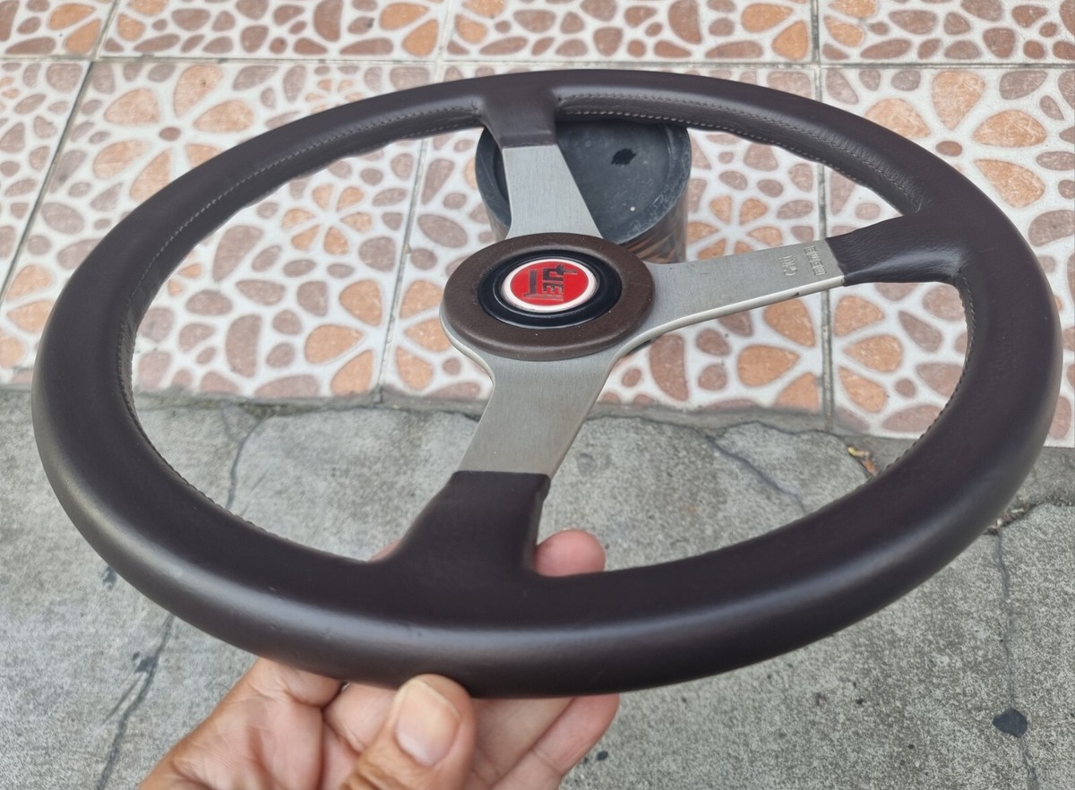 MOMO Gritti 1980 Steering Wheel with momo TEQ Toyota horn