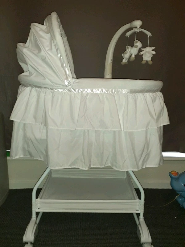 halo swivel bassinet baby bunting