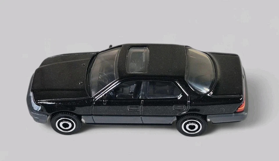 1994 LEXUS LS 400 Sedan Diorama Colecionável DieCast Modelo Carro 1:64 Preto Solto - Imagem 4 de 4
