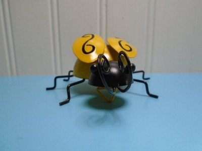 METAL ART BUMBLE BEE SCULPTURE 4'' X 3'' HANGING FIGURE UNBRANDED  (MA1246)
