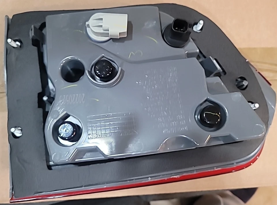 Conjunto de luz trasera izquierda Jeep Grand Cherokee 2014/2022 (Depo 3331306lac6) nuevo Foto 2 de 4