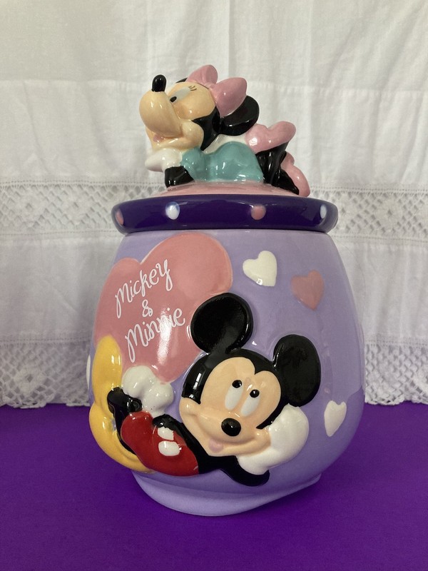 Rare & Hard to Find Westland Mickey & Minnie in Love no. 19532 Cookie Jar