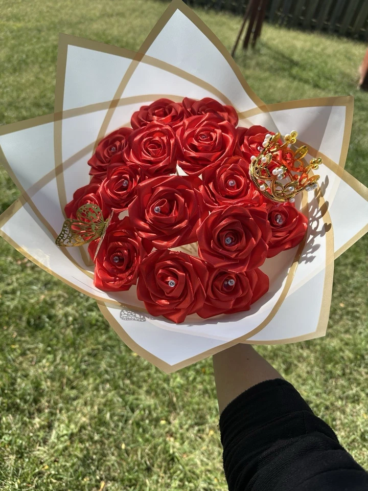 Ramo único de rosas de cintas de satén hecho a mano. Flor regalo Foto 4 de 4