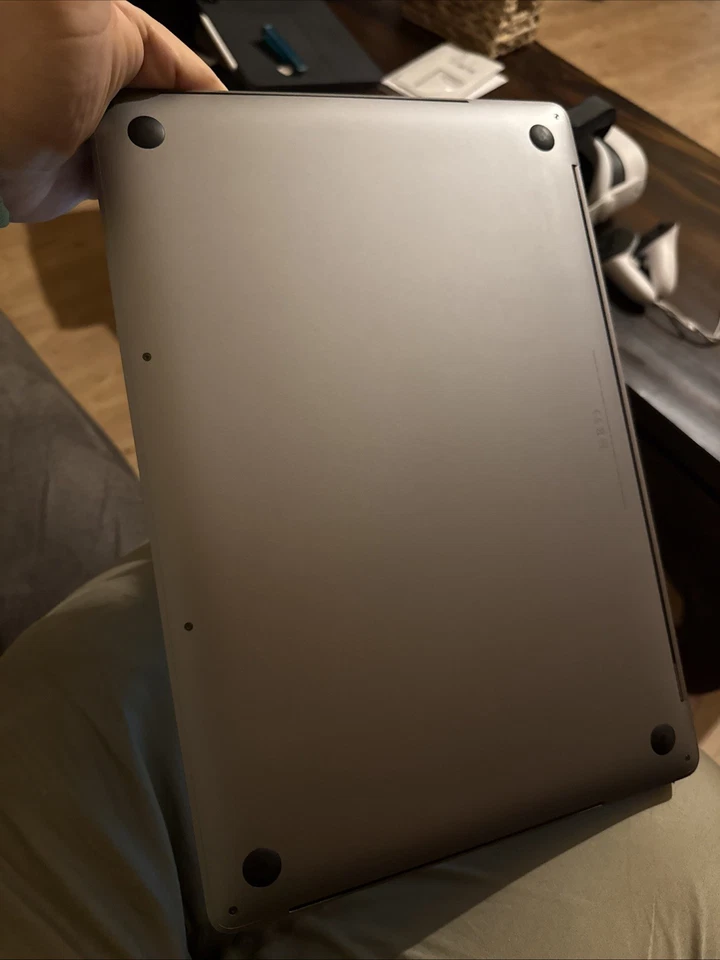 Apple MacBook Pro 15,4 Zoll, 512GB SSD, Intel Core I7, 16GB - Bild 3 von 4