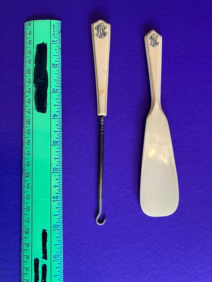 Antique 1910s Bakelite Button Hook and Shoe Horn set with MATCHING monogram. - Image 4 of 4