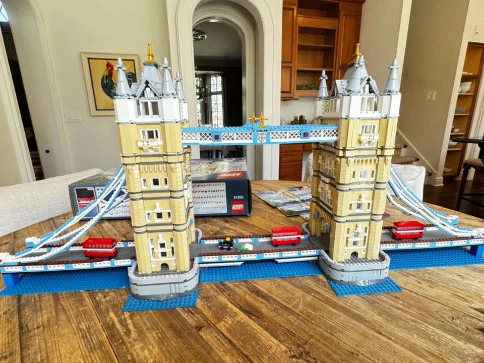 LEGO London Tower Bridge 10214 RETIRED 2010- 99.9% Complete, Excellent Condition - Image 4 of 4