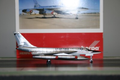 航空機・ヘリコプター HERPA 1/200 Convair XB-58 Hustler Herpa 1:200 USAF Convair XB-58 Hustler (B-58) 55-0660 (559850