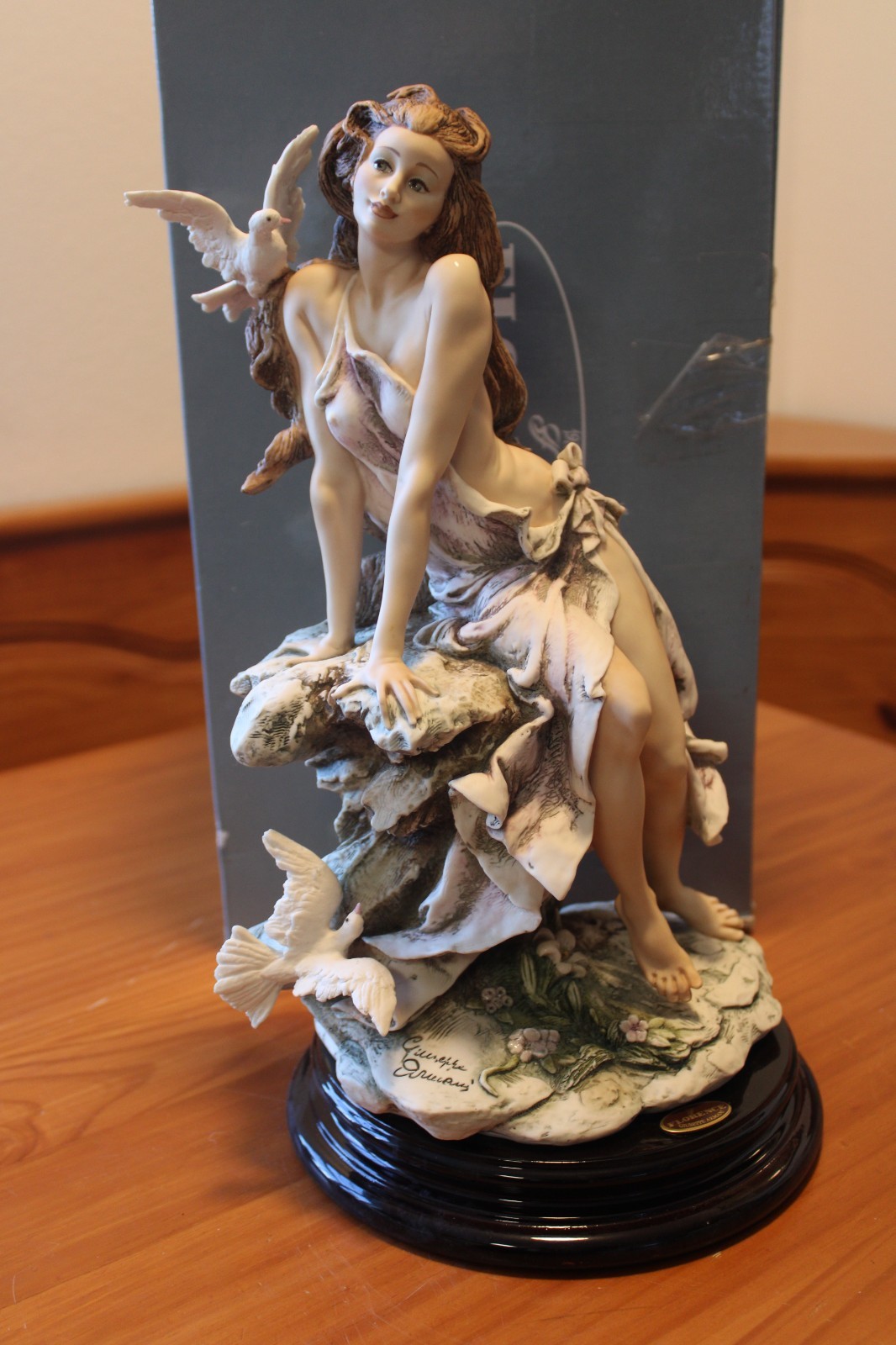 Giuseppe Armani "Minerva" with box and  certificate.