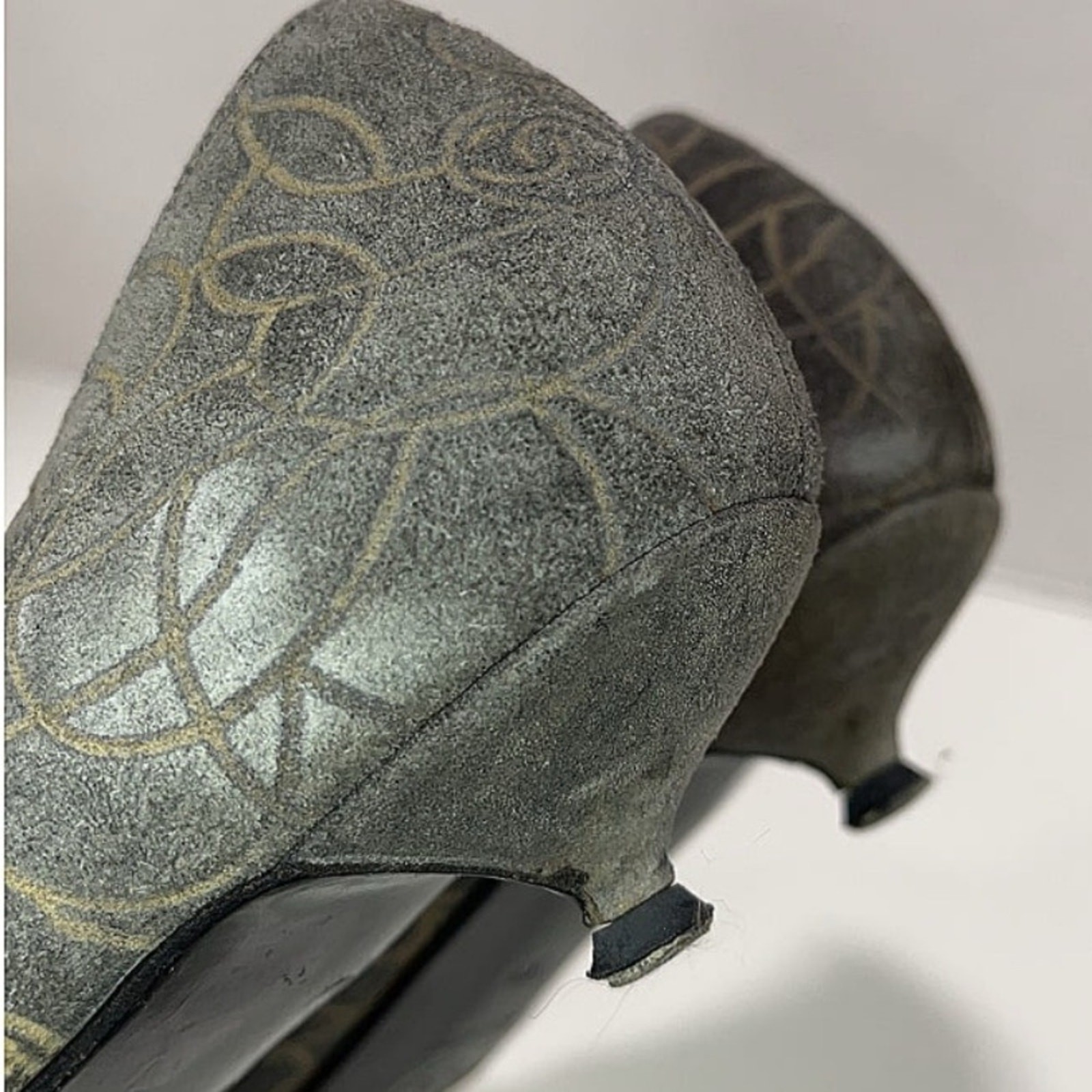 CHANEL Gray Floral Textured Leather Suede Kitten Low Heel EU 39 thumbnail 6