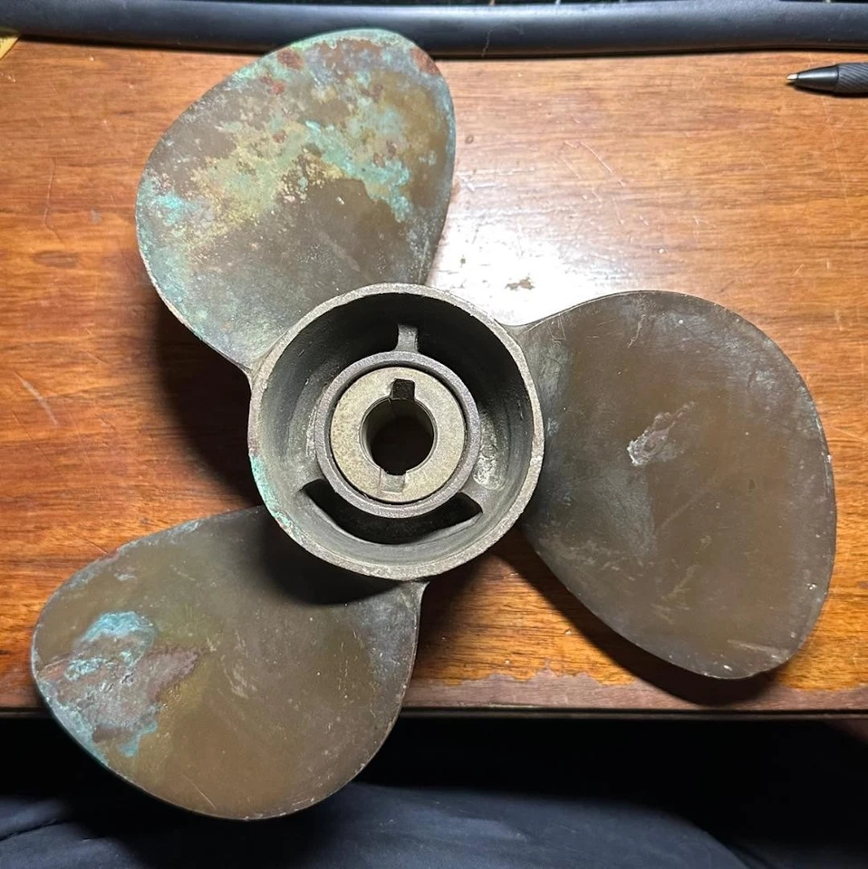 Hélice vintage Michigan SMC 606 10,5" bronce macizo 3 hojas Estate Foto 2 de 4