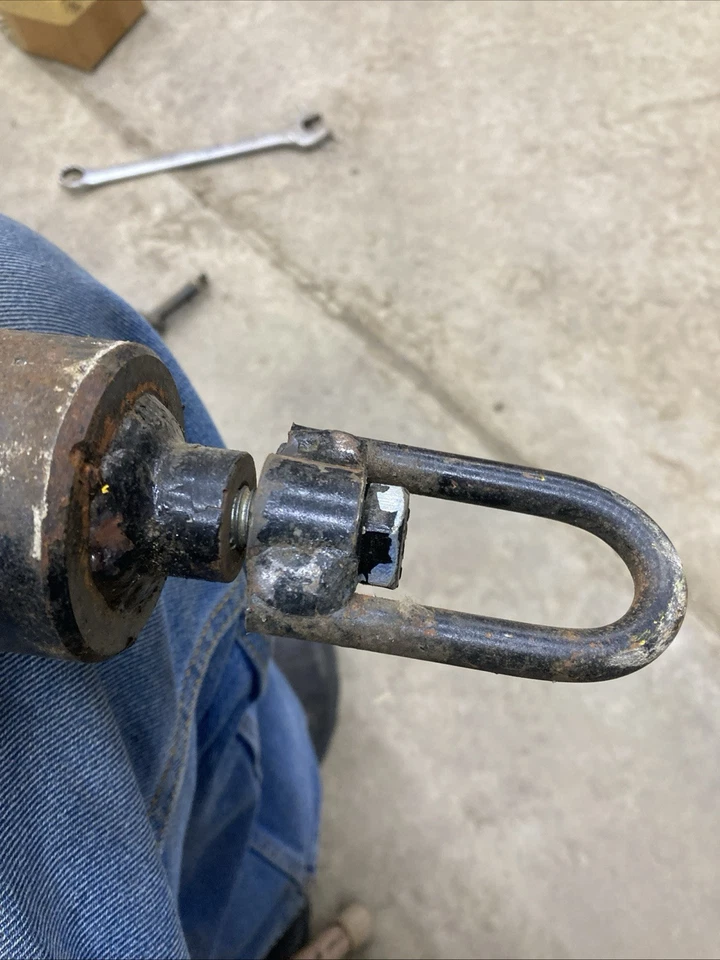 Escariador retroceso estilo clip Toro de 2 1/2 pulgadas de diámetro con extremo de barril giratorio Foto 4 de 4