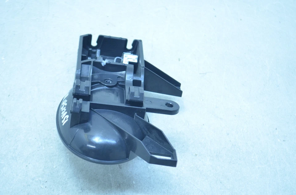 12-19 NISSAN VERSA NOTE ЗАДНЯЯ ЛЕВАЯ РУЧКА ВНУТРЕННЕЙ ДВЕРИ СО СТОРОНЫ ВОДИТЕЛЯ ЧЕРНАЯ ОТ ОРИГИНАЛЬНОГО ПРОИЗВОДИТЕЛЯ - Изображение 4 из 4