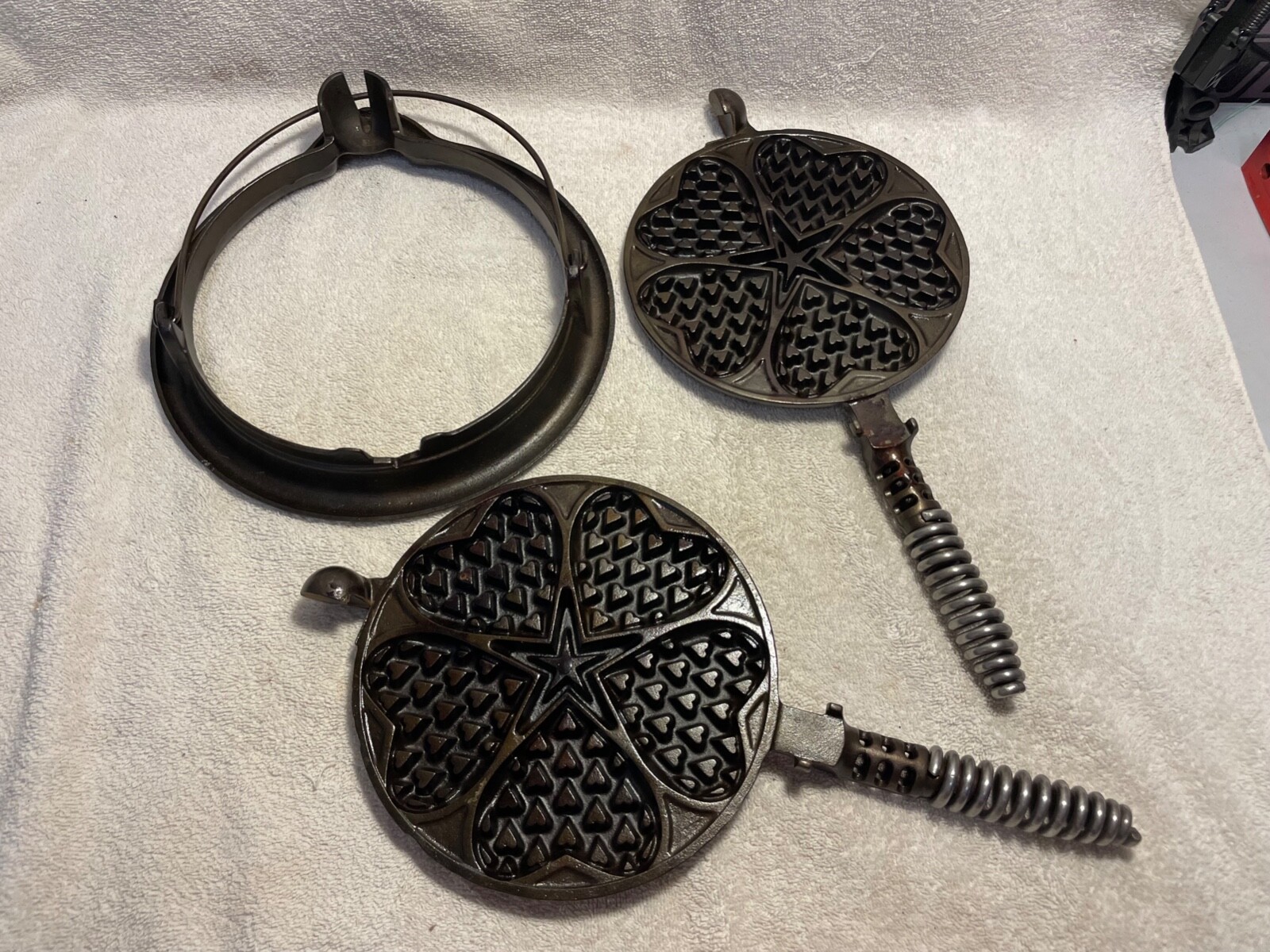 Griswold Heart & Star 18 Cast Iron Waffle Iron with Bailed Handle eBay