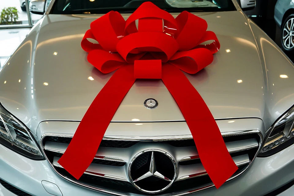 CarBowz Magnetic Velvet Car Bow Fully Assembled Large 4 ft Red Blue - Image 2 of 4