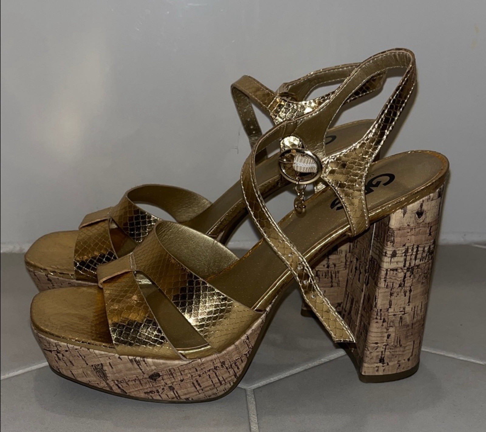 GBG Los Angeles Gold Platform Sandals Women's Shoes Size 8