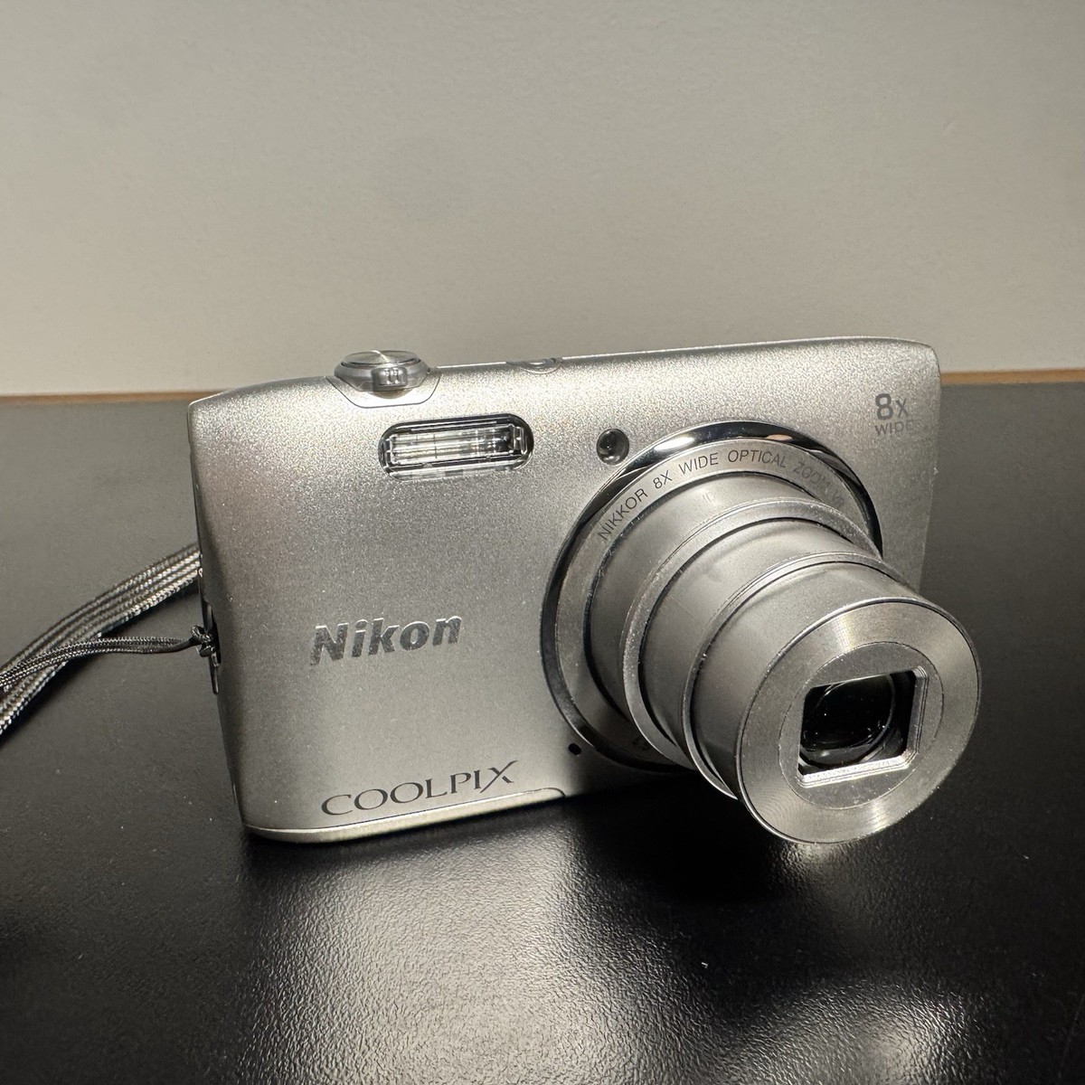 Vintage Nikon CoolPix S3600 Camera & Case 20MP, 8x Zoom, Works