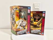 2x Hasbro Transformers: WFC Kingdom Tigatron & Airazor 100% completo di scatola