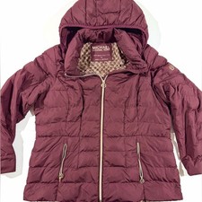 Chaqueta acolchada acolchada con capucha borgoña Michael Kors para mujer con detalles dorados