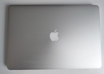 APPLE MacBook Pro 15-inch mit 1 TB (Model: A1398 und Farbe: silber)