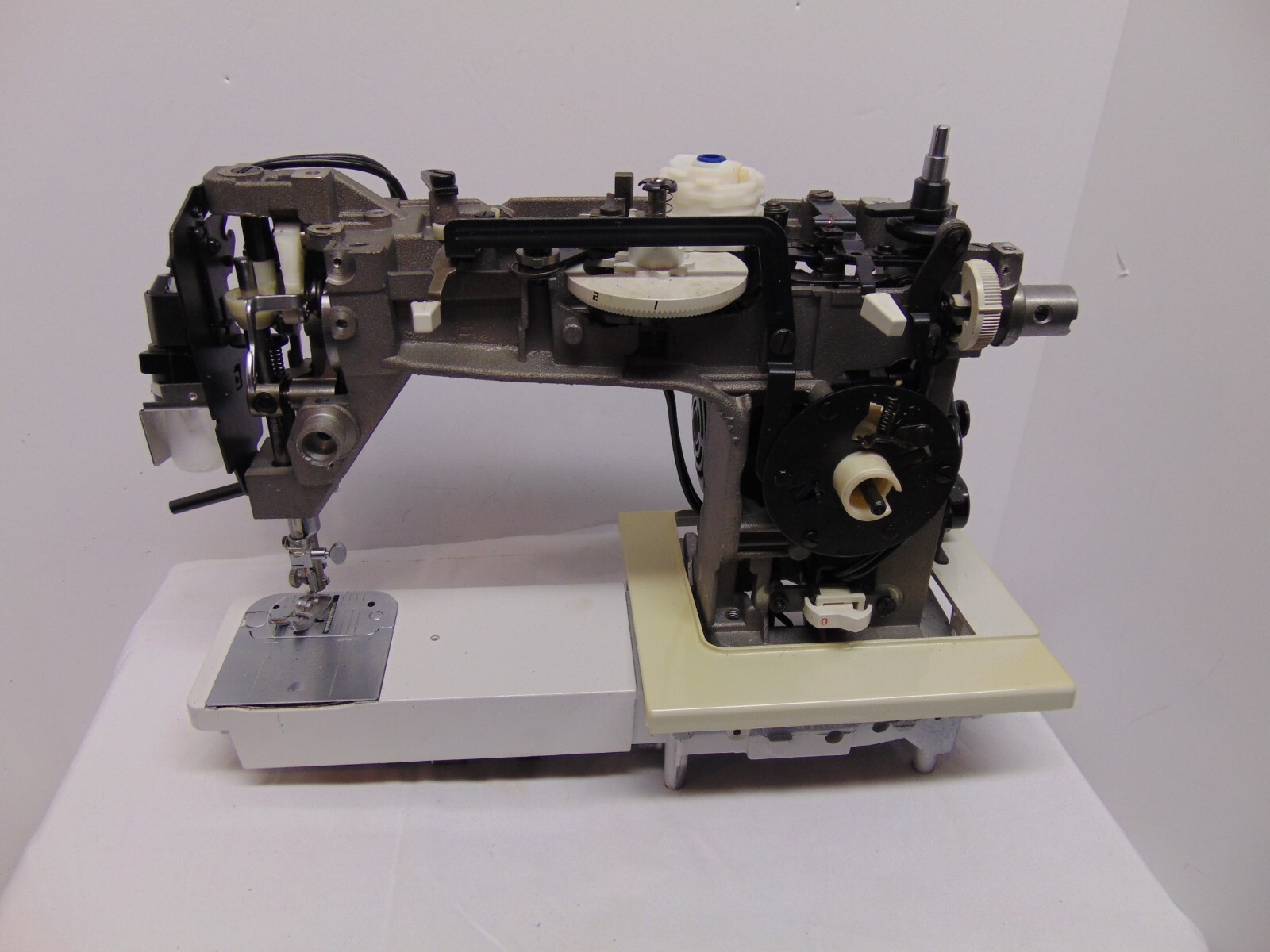 Vintage Singer Sewing Machine metal body guts with light & needle from