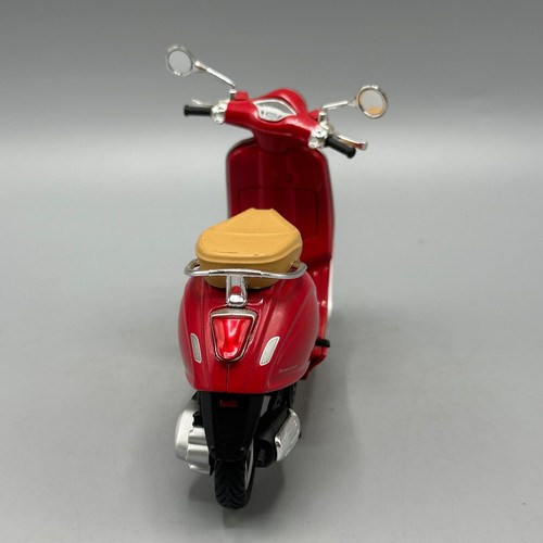 Maisto Vespa Primavera 150 Red Scooter Motorcycle 1/12 Scale - Picture 4 of 7