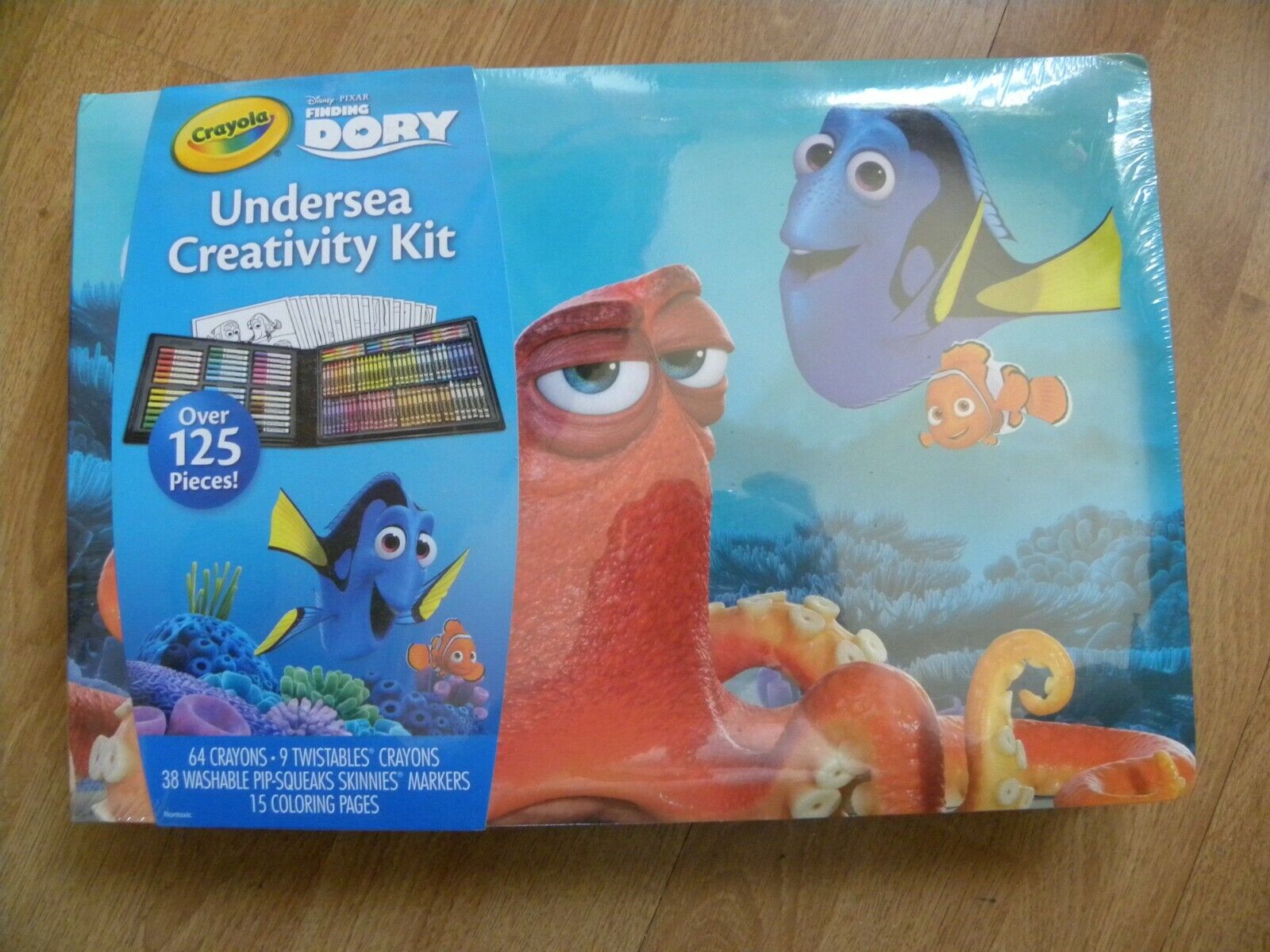 Disney Pixar Finding Dory Undersea Creativity Kit by Crayola - NEW SEALED