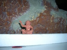 MARX 1953 CAMP INDIAN CHIEF SITTING 60MM PLAYSET MX280 VINYL/RBR