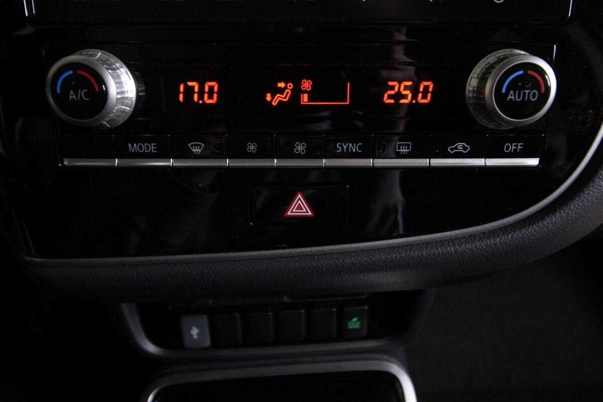 Mitsubishi Outlander 2,4 PHEV Inform+ CVT 4WD