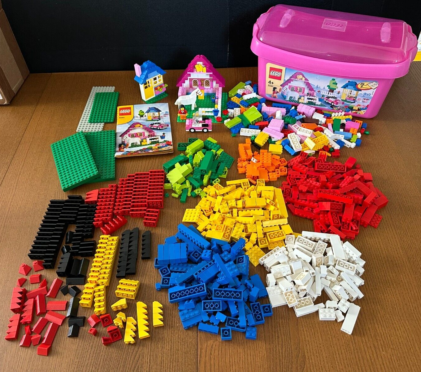 LOT LEGO CLASSIC 5560 LARGE PINK BRICK BOX PLUS 3 LBS BRICKS / ROOF PCS / PLATES