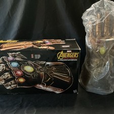 Avengers Marvel Legends Series Infinity Gauntlet Hasbro Replica in original box