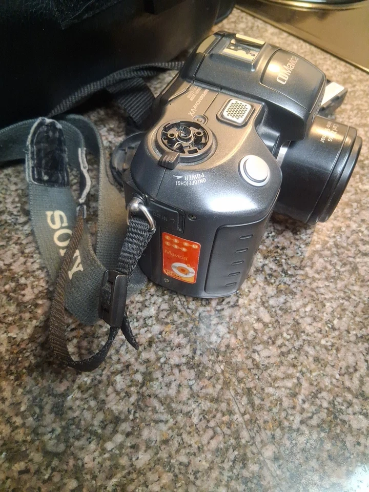 Sony Mavica MVC-CD500 5.0MP Digital Camera - Black - Image 4 of 4