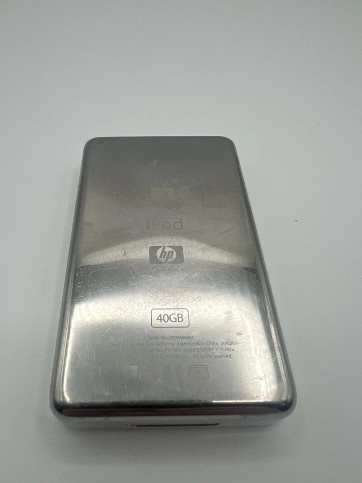 Apple + HP Invent iPod Classic 4th Generation 40GB MP103 (PE436A) v3.0.1 White - Image 2 of 4