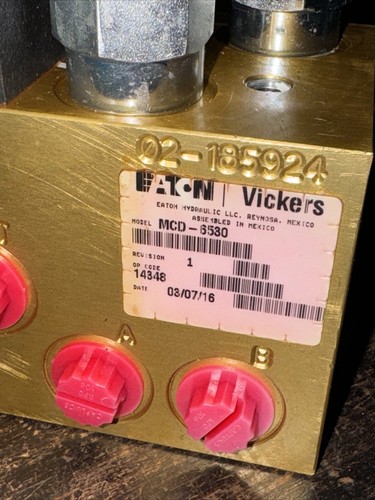 Eaton Vickers DG4V-3S-8c-van-ku-p7-g7-61-en490 W/MCD-6530 Block & Rv3-10-s-0-35 - Picture 2 of 4
