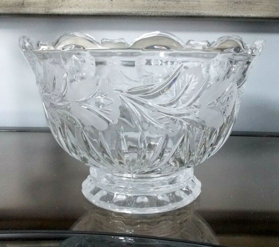 Vintage crystal bowl, 8