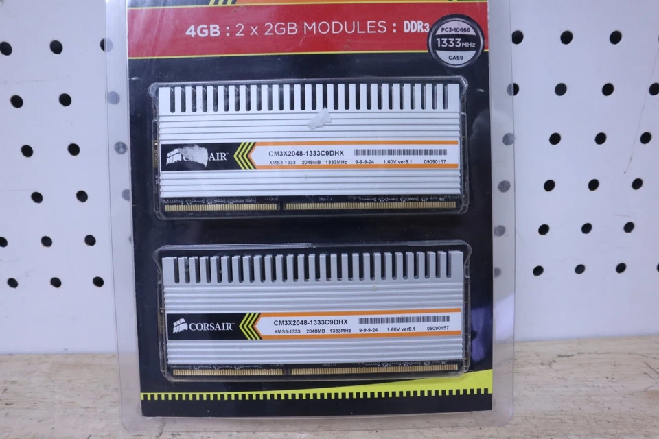 New NOS 4GB 2x2GB PC3-10666 CORSAIR CM3X2048-1333C9DHX DDR3 RAM Kit Modules CAS9 - Image 2 of 4