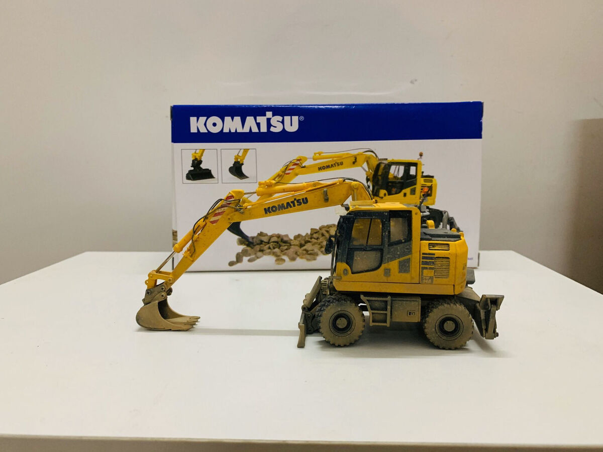 1:50 DieCast Komatsu PW148-10 With Standard Ditch Cleaning 1:50 DieCast Komatsu PW148-10 With Standard Ditch Cleaning