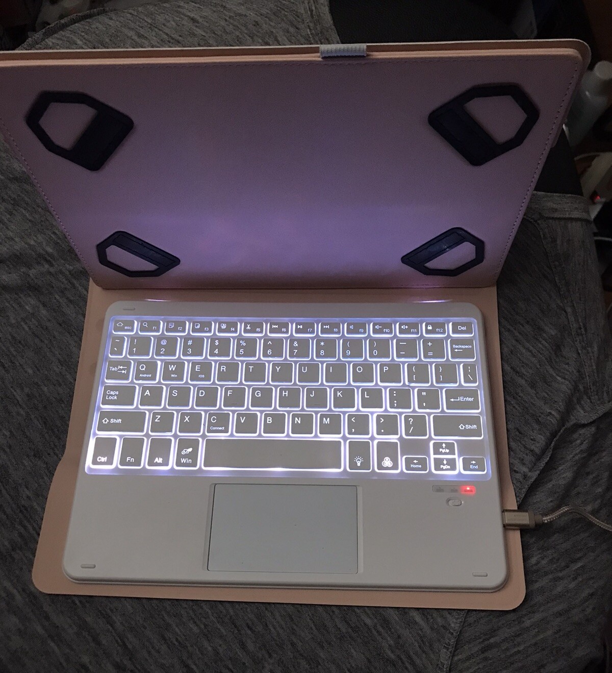 iPad 10th Gen Keyboard Case in Pink for Sleek Style and Functionality-image