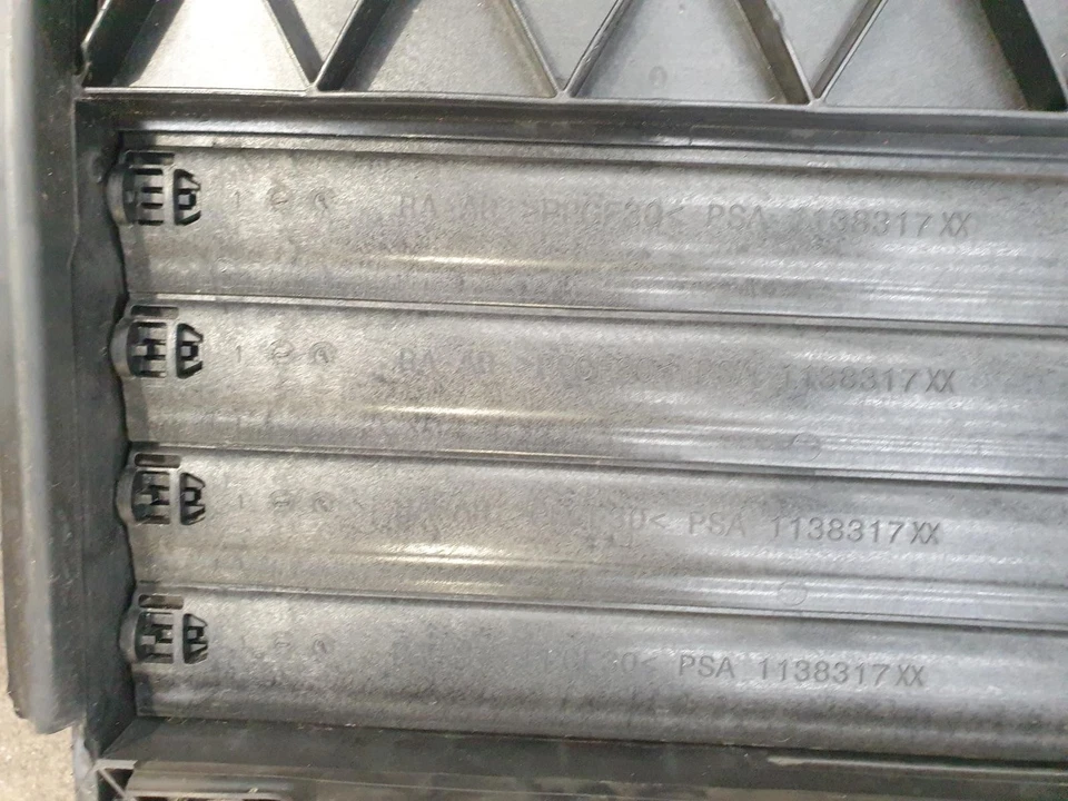 PARAVENTOLA PEUGEOT MK2 2008 9836865380 - Immagine 3 di 4