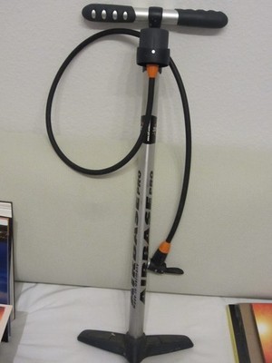 SKS Fahrradpumpe Airbase Pro made in Germany gebraucht, aber sehr guter Zustand