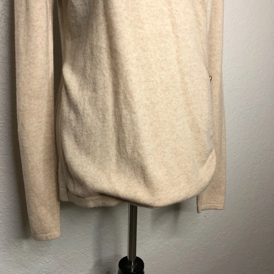 Suéter Soft Surroundings Crema Cachemira Hebilla Frontal Talla Grande Foto 3 de 4
