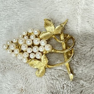 Authentic Vintage Leaf Faux Pearl Brooch Pin Gold Plated Grapes Vine