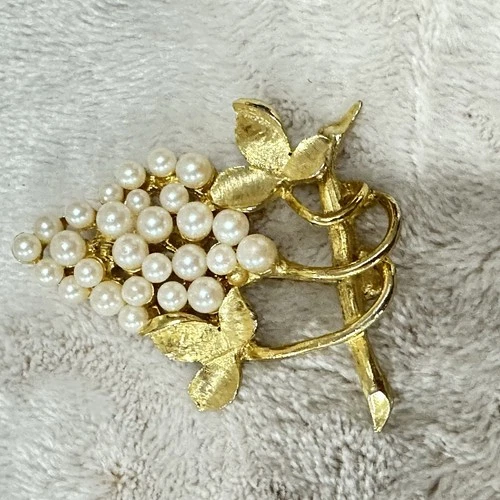 Vintage Leaf Faux Pearl Brooch Pin Gold Plated Grapes Vine