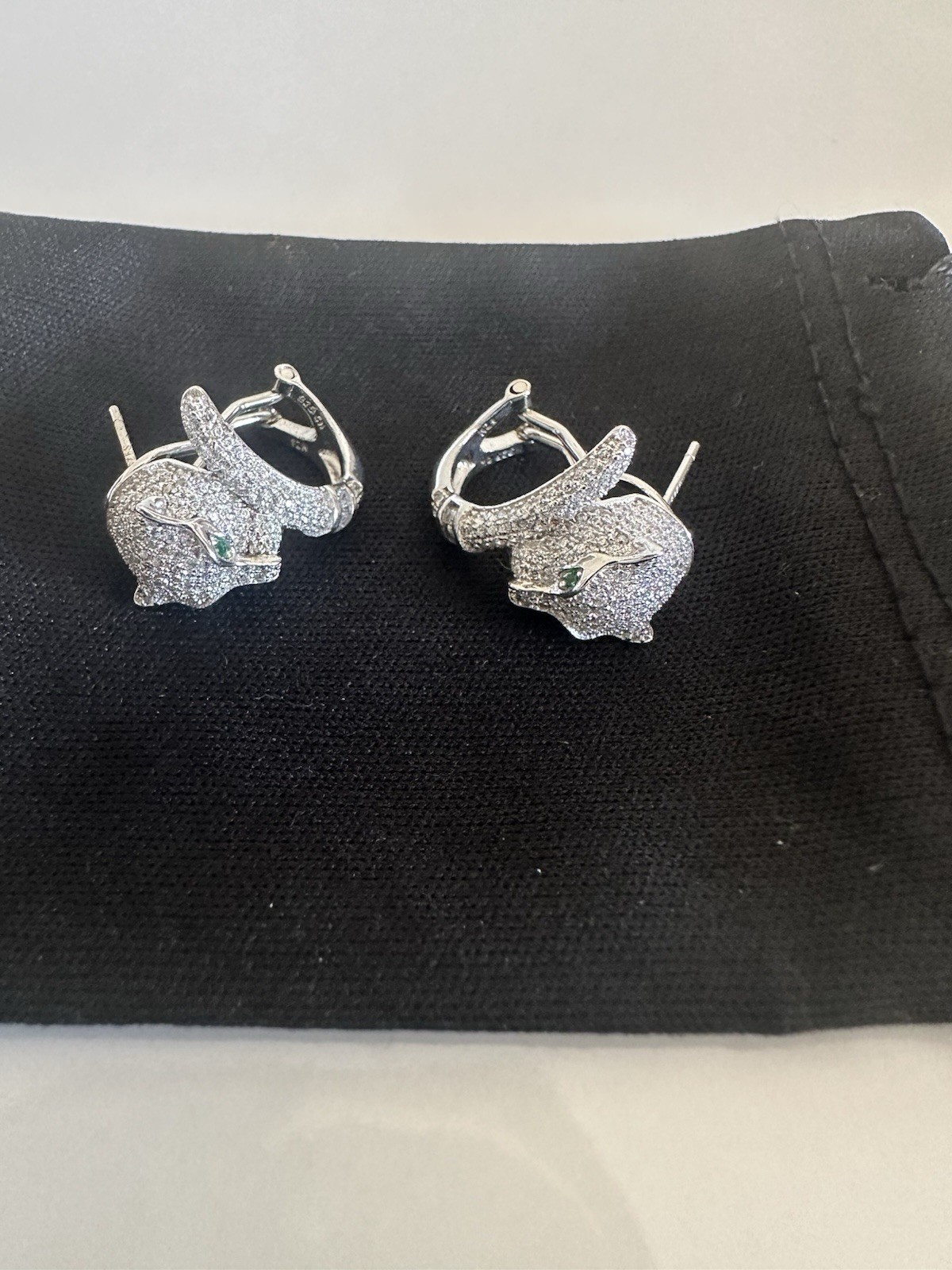 925 Earring, Head, Panther Silver 925 , And zirconia ￼Green Eye ￼ ￼