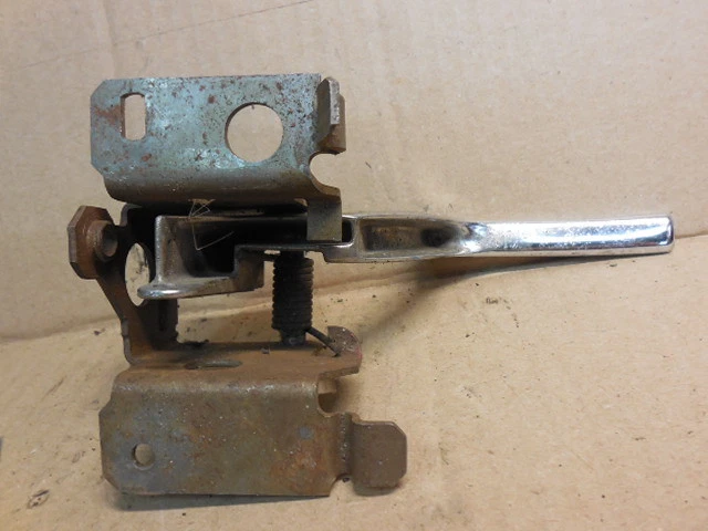 1977 - 1989 Cadillac Fleetwood Right Rear Inner Door Handle  - Image 2 of 4