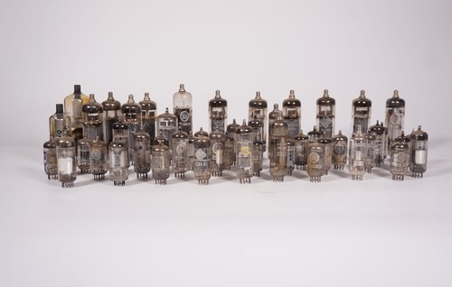 Lot De 50 Radios À Tubes