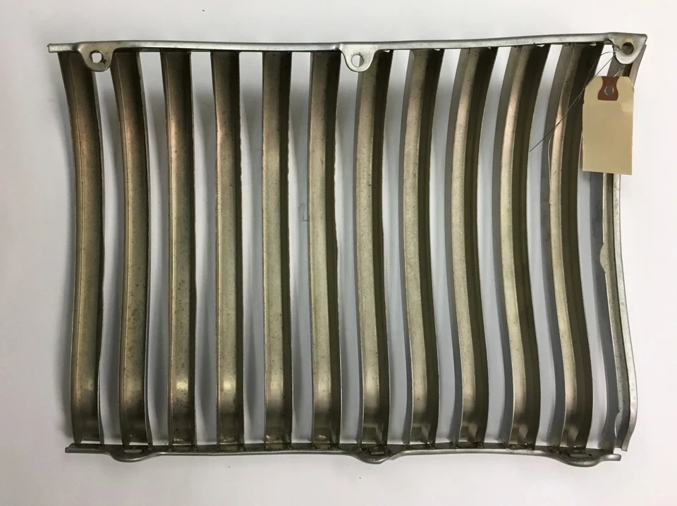 Radiador delantero derecho del lado del pasajero Desoto S-10 1942 parrilla cromada 972441 nuevo en stock Foto 3 de 4