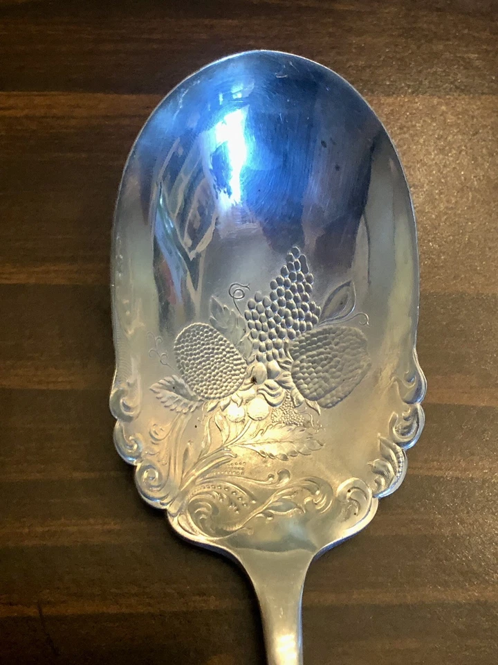 Cazuela de bayas grabada cuchara cubierta imperial plateada cubiertos 8 7/8" MCM Foto 2 de 4