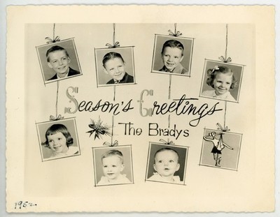VINTAGE 1962 CHRISTMAS PHOTO ANOMALY REAL BRADY BUNCH CUTE SNAPSHOT POSTCARD