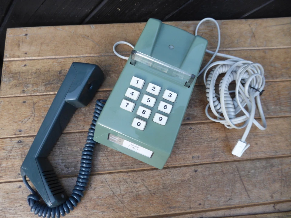 Vintage 1970s era Trimphone . GPO /BT Trimphone in 2 tone Green. Push Button - Image 3 of 4