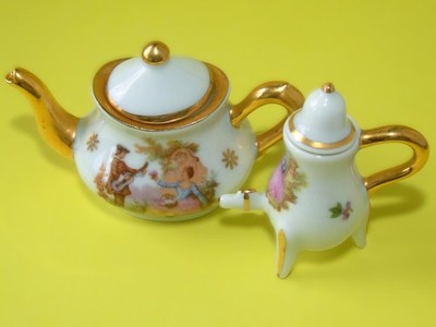 Eine Miniatur Limoges umwerbendes Paar Teekanne & Teeurne